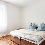 Maybach 4-zimmer - Groß, Hochwertig, Nah Düsseldorf Messe Apartment *