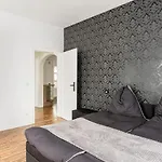Maybach 4-zimmer - Groß, Hochwertig, Nah Düsseldorf Messe Apartment