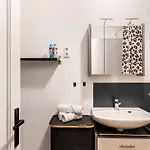Apartment Maybach 4-zimmer - Groß, Hochwertig, Nah Düsseldorf Messe