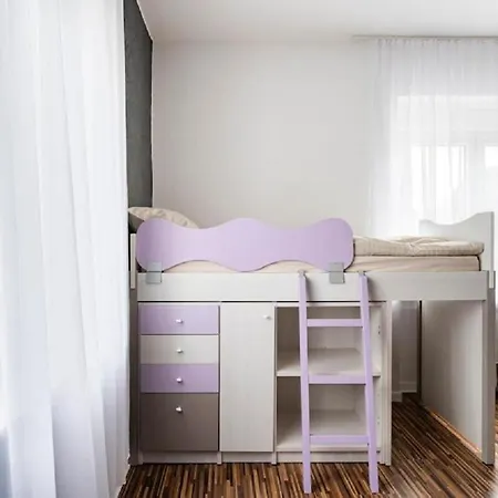 Maybach - Modern & Spacious, Near Duesseldorf Messe, Free Private Parking Apartmán
