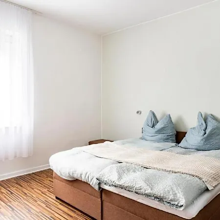 Maybach - Modern & Spacious, Near Duesseldorf Messe, Free Private Parking Appartement *