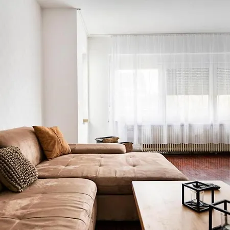 Maybach - Modern & Spacious, Near Duesseldorf Messe, Free Private Parking Apartmán Krefeld