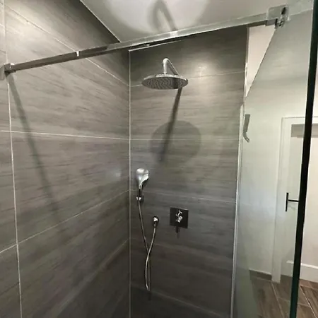 Maybach - Modern & Spacious, Near Duesseldorf Messe, Free Private Parking * Krefeld