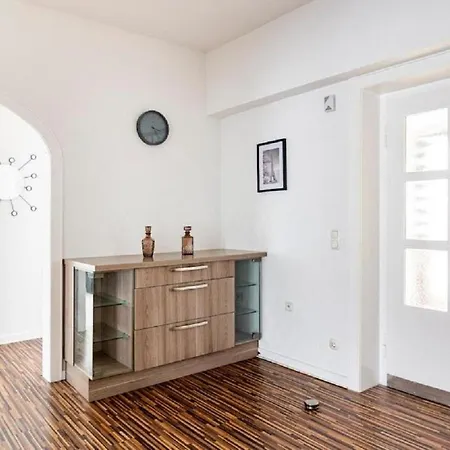 Apartmán Maybach - Modern & Spacious, Near Duesseldorf Messe, Free Private Parking *