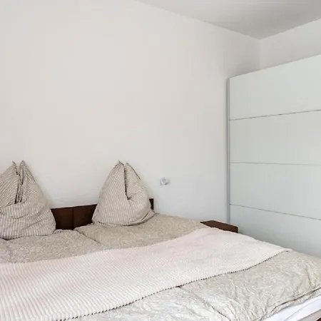 Maybach - Modern & Spacious, Near Duesseldorf Messe, Free Private Parking Apartmán