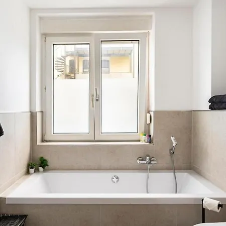 Apartmán Maybach - Modern & Spacious, Near Duesseldorf Messe, Free Private Parking *