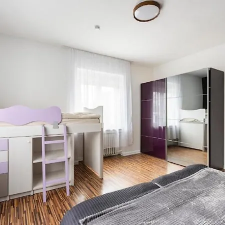 Maybach - Modern & Spacious, Near Duesseldorf Messe, Free Private Parking * Krefeld