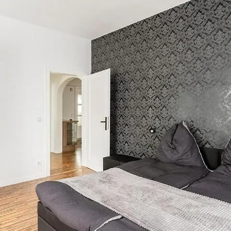 Maybach - Modern & Spacious, Near Duesseldorf Messe, Free Private Parking Apartmán