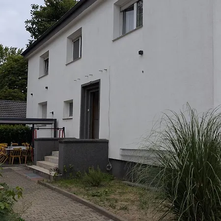 Maybach - Modern & Spacious, Near Duesseldorf Messe, Free Private Parking Krefeld