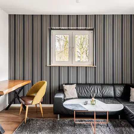 Maybach - Modern & Spacious, Near Duesseldorf Messe, Free Private Parking Appartement *