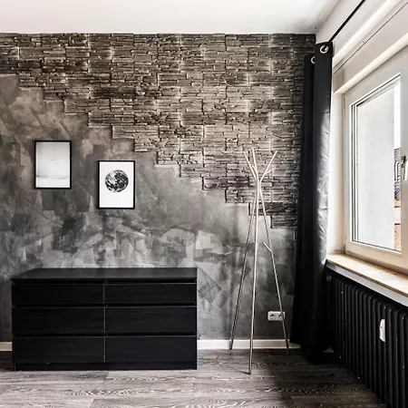 Maybach - Modern & Spacious, Near Duesseldorf Messe, Free Private Parking *