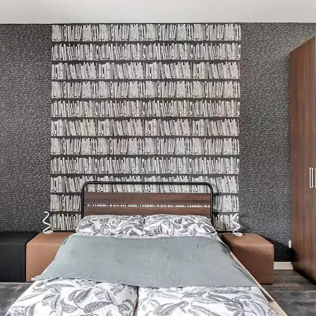 Maybach - Modern & Spacious, Near Duesseldorf Messe, Free Private Parking * Krefeld