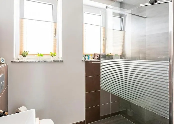 Maybach - Modern & Spacious, Near Duesseldorf Messe, Free Private Parking Daire