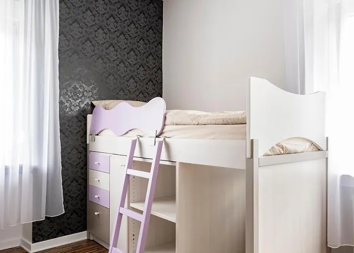 Maybach - Modern & Spacious, Near Duesseldorf Messe, Free Private Parking Krefeld