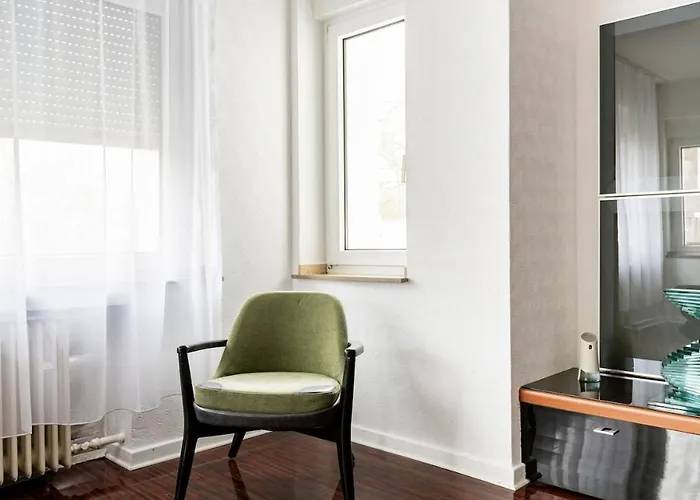 Maybach - Modern & Spacious, Near Duesseldorf Messe, Free Private Parking Krefeld