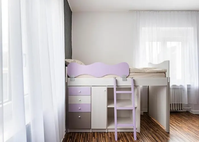 Maybach - Modern & Spacious, Near Duesseldorf Messe, Free Private Parking Daire