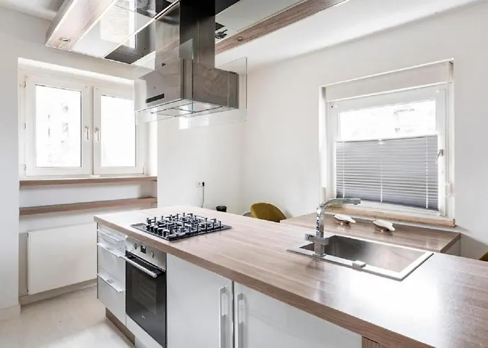 Daire Maybach - Modern & Spacious, Near Duesseldorf Messe, Free Private Parking