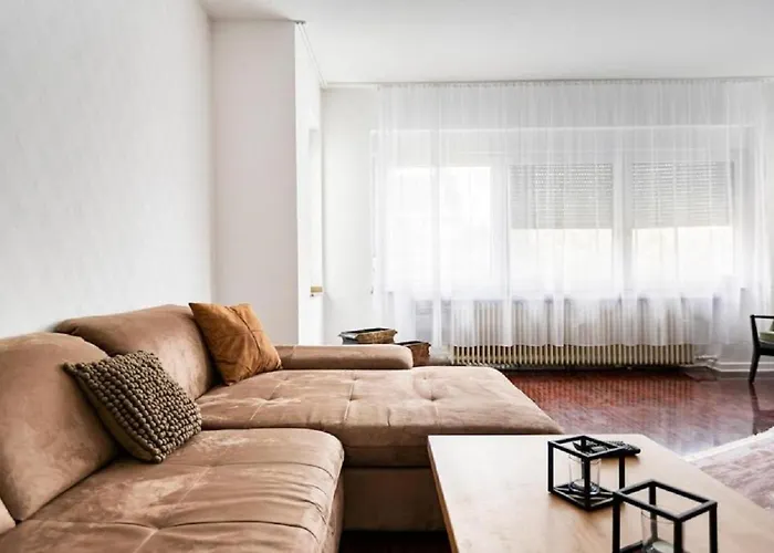 Maybach - Modern & Spacious, Near Duesseldorf Messe, Free Private Parking Daire Krefeld