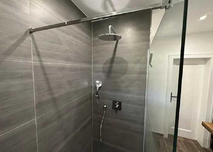 Maybach - Modern & Spacious, Near Duesseldorf Messe, Free Private Parking * Krefeld