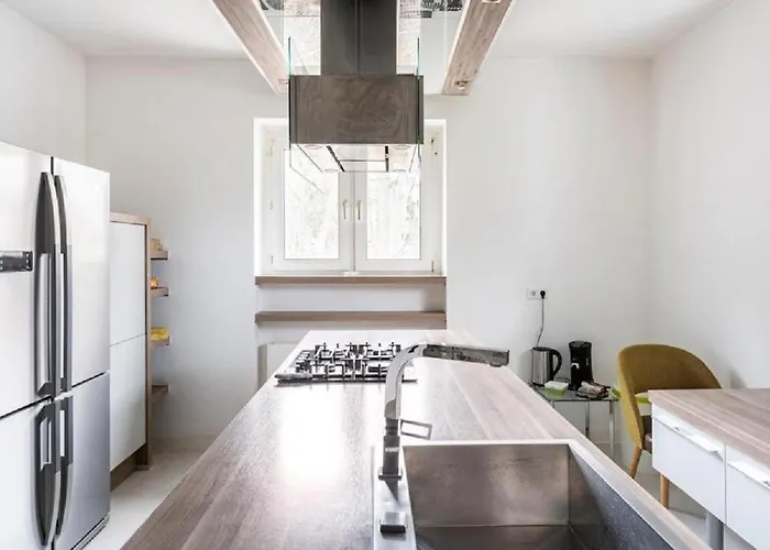 Maybach - Modern & Spacious, Near Duesseldorf Messe, Free Private Parking