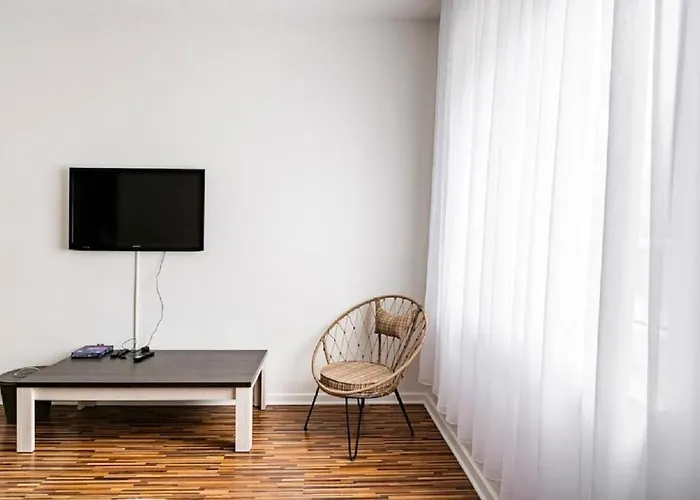 Daire Maybach - Modern & Spacious, Near Duesseldorf Messe, Free Private Parking