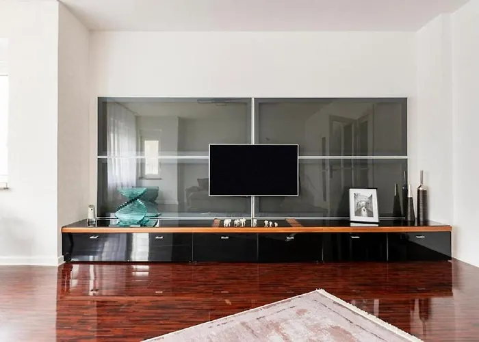 Maybach - Modern & Spacious, Near Duesseldorf Messe, Free Private Parking * Krefeld