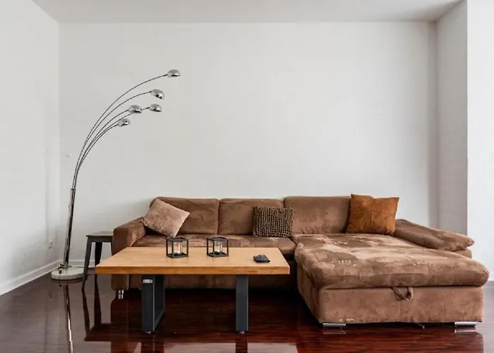 Maybach - Modern & Spacious, Near Duesseldorf Messe, Free Private Parking