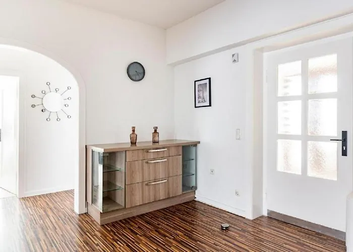 Daire Maybach - Modern & Spacious, Near Duesseldorf Messe, Free Private Parking *