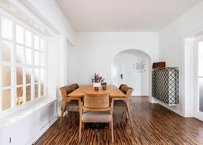 Maybach - Modern & Spacious, Near Duesseldorf Messe, Free Private Parking Krefeld