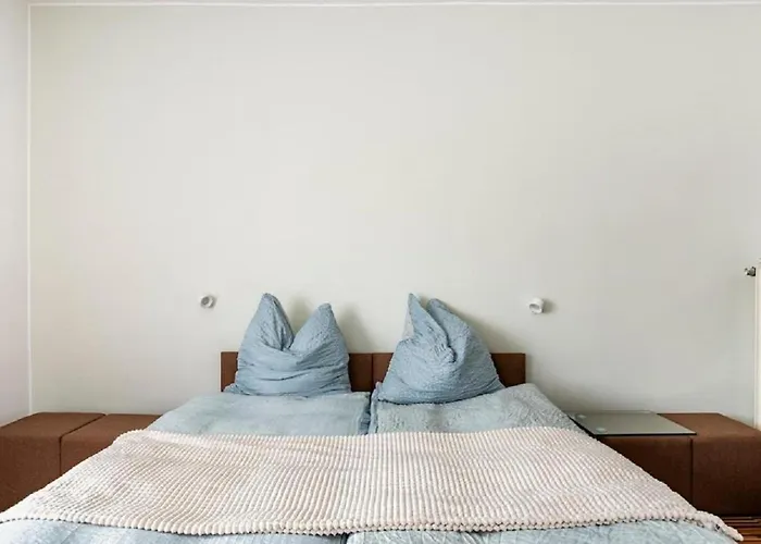 Maybach - Modern & Spacious, Near Duesseldorf Messe, Free Private Parking * Krefeld