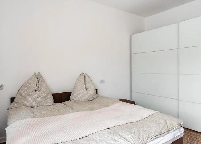 Maybach - Modern & Spacious, Near Duesseldorf Messe, Free Private Parking Daire