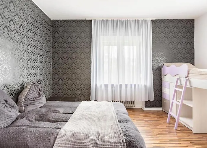 Maybach - Modern & Spacious, Near Duesseldorf Messe, Free Private Parking Krefeld