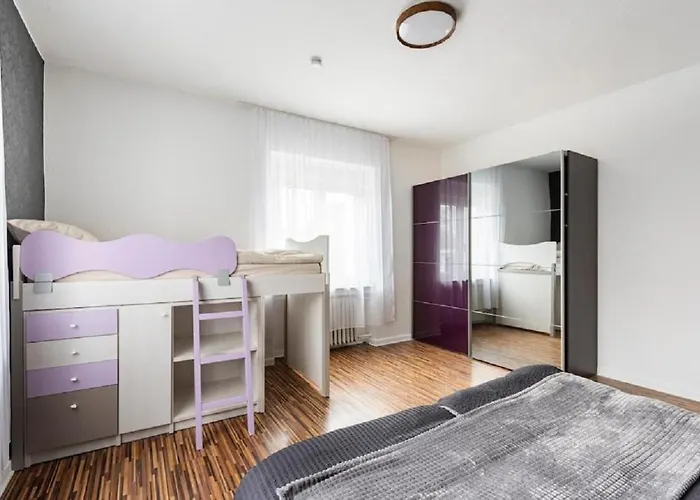 Maybach - Modern & Spacious, Near Duesseldorf Messe, Free Private Parking * Krefeld