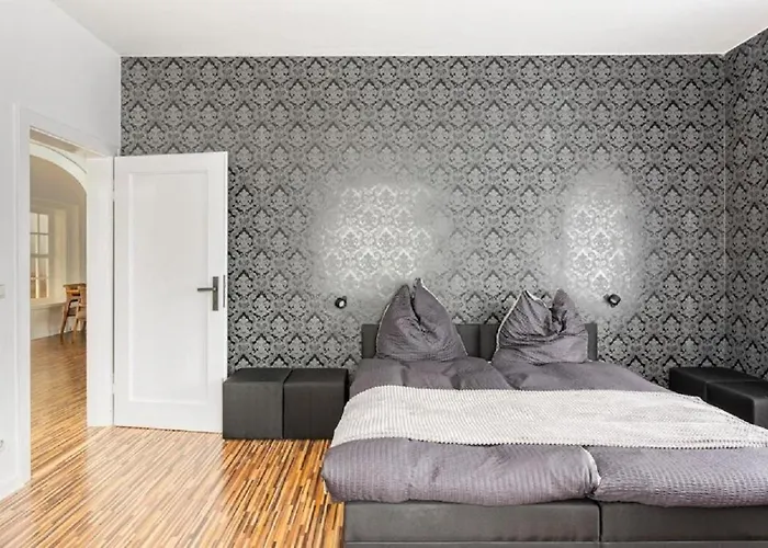 Daire Maybach - Modern & Spacious, Near Duesseldorf Messe, Free Private Parking