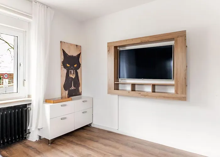 Maybach - Modern & Spacious, Near Duesseldorf Messe, Free Private Parking