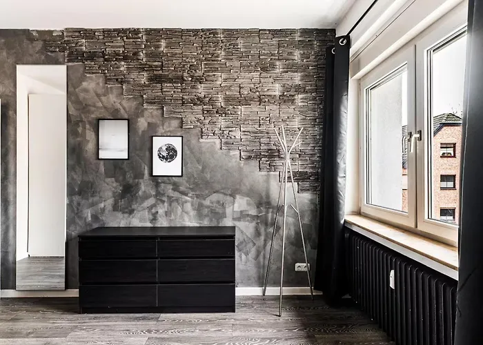 Maybach - Modern & Spacious, Near Duesseldorf Messe, Free Private Parking *