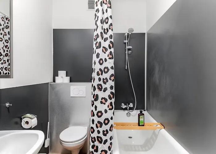 Maybach - Modern & Spacious, Near Duesseldorf Messe, Free Private Parking Krefeld