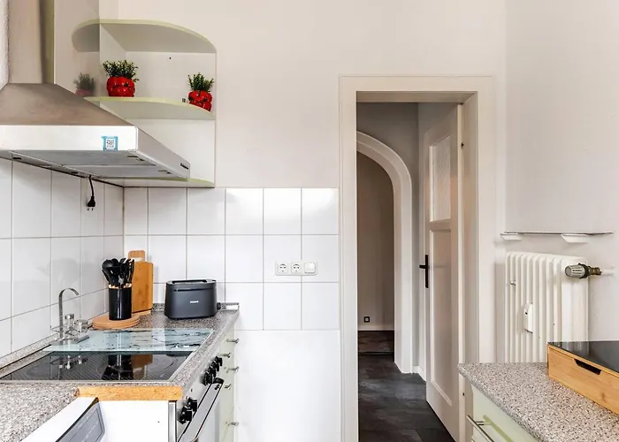 Maybach - Modern & Spacious, Near Duesseldorf Messe, Free Private Parking *