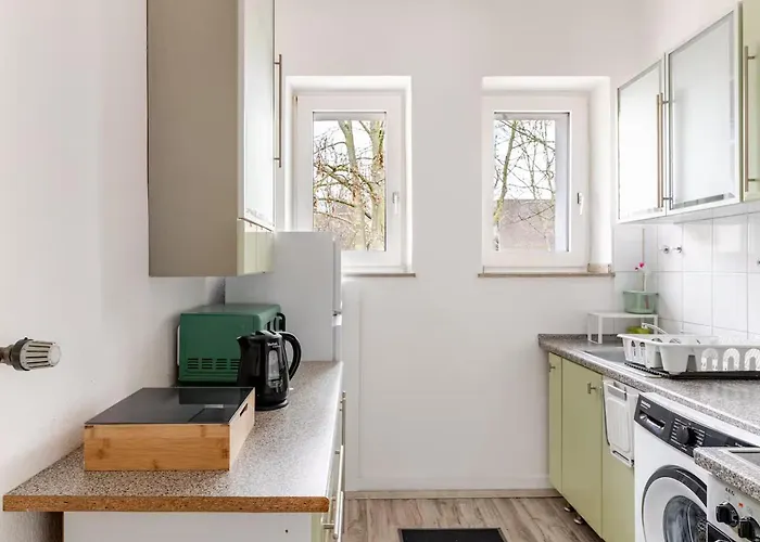 Maybach - Modern & Spacious, Near Duesseldorf Messe, Free Private Parking Daire Krefeld