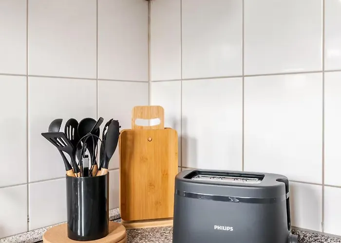 Maybach - Modern & Spacious, Near Duesseldorf Messe, Free Private Parking