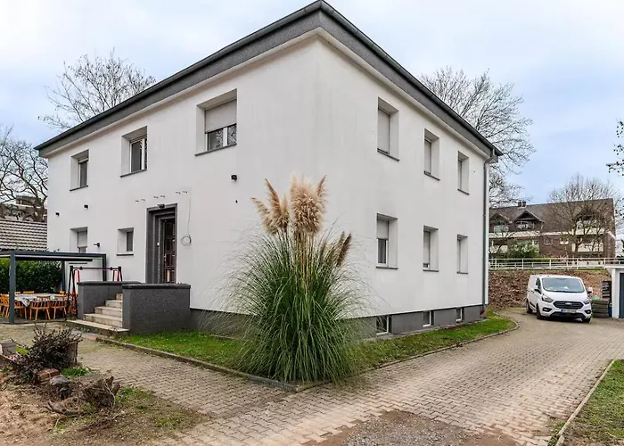 Daire Maybach - Modern & Spacious, Near Duesseldorf Messe, Free Private Parking