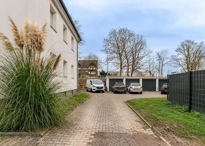 Maybach - Modern & Spacious, Near Duesseldorf Messe, Free Private Parking Daire Krefeld