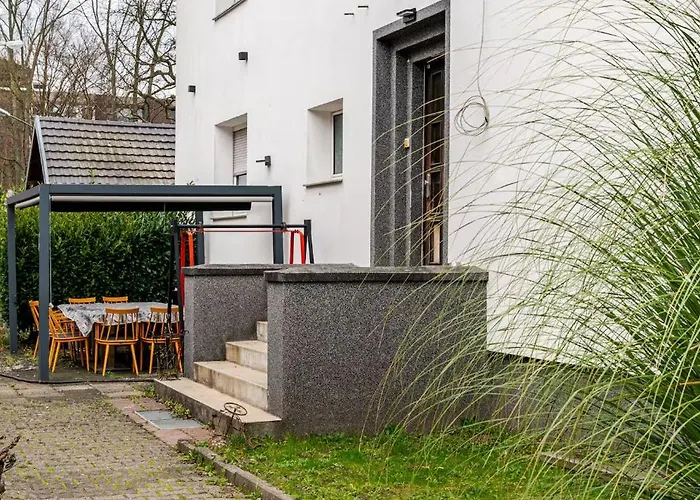 Maybach - Modern & Spacious, Near Duesseldorf Messe, Free Private Parking Krefeld