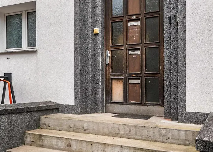 Maybach - Modern & Spacious, Near Duesseldorf Messe, Free Private Parking Daire